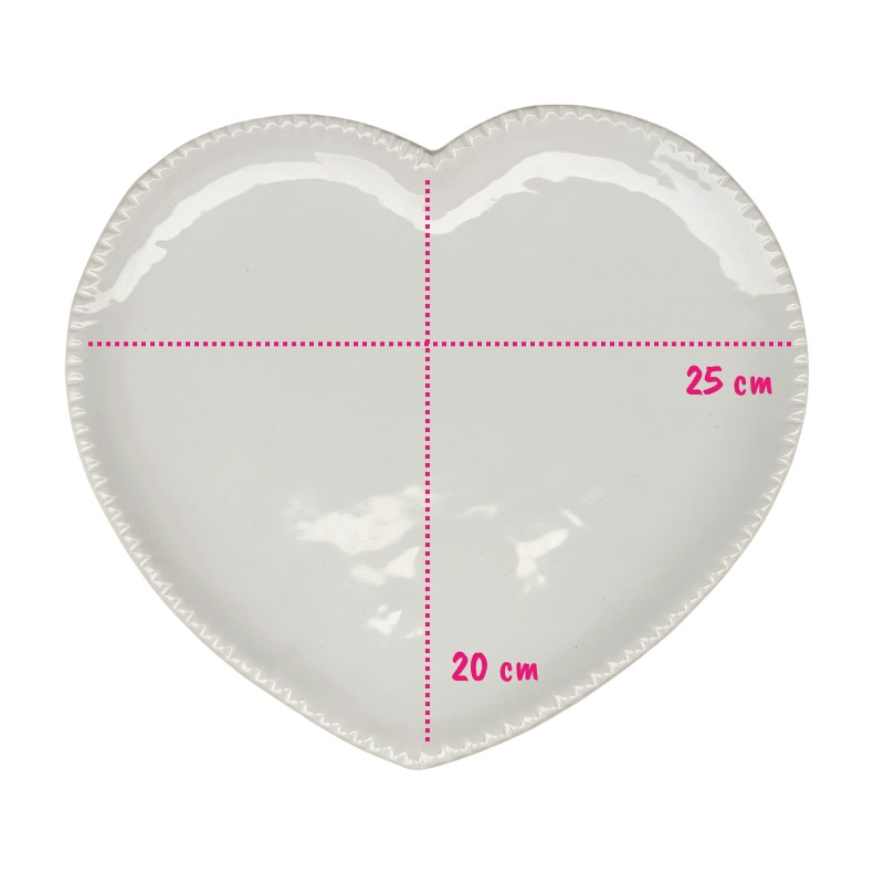 keramicky tac ve tvaru srdce